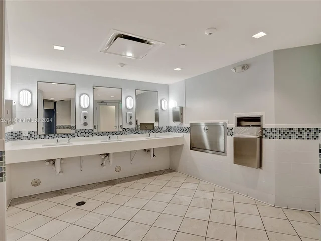 2500 Parkview Dr # 2307, Hallandale Beach FL 33009