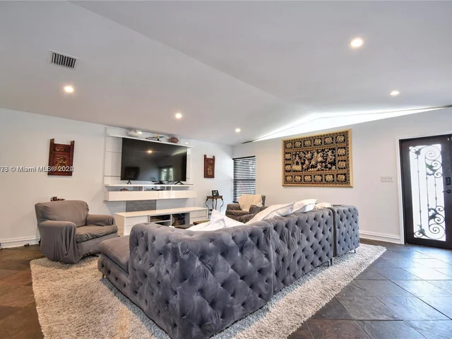 2060 NE 55th St, Fort Lauderdale FL 33308