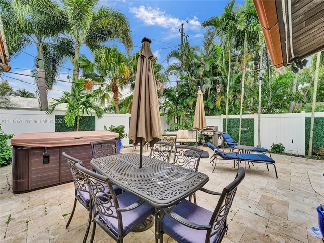 2060 NE 55th St, Fort Lauderdale FL 33308