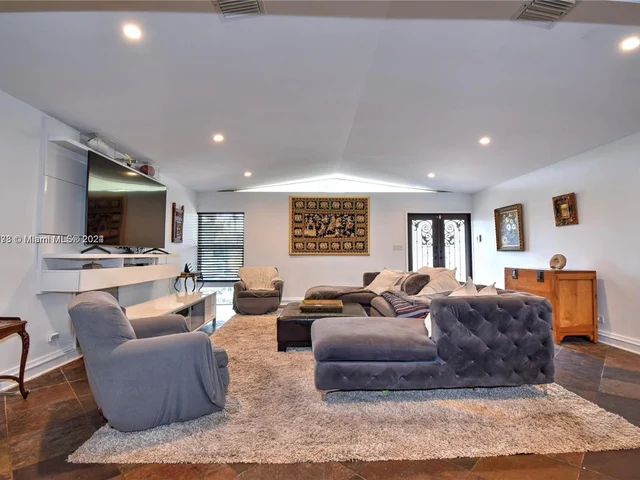 2060 NE 55th St, Fort Lauderdale FL 33308