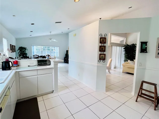 612 Cambridge Ter, Weston FL 33326