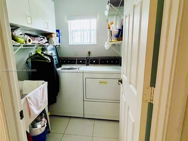 612 Cambridge Ter, Weston FL 33326