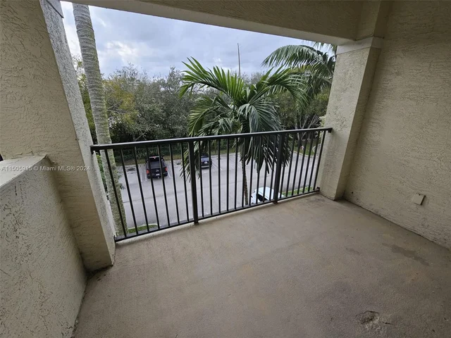 5960 W Sample Rd # 302, Coral Springs FL 33067