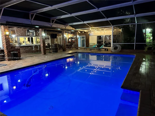 19901 NE 21st Ave, Miami FL 33179