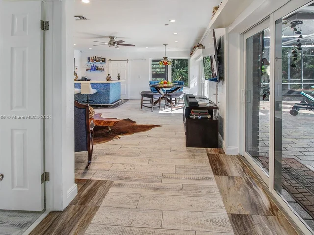 19901 NE 21st Ave, Miami FL 33179