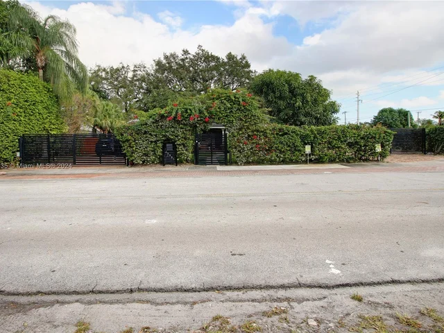 19901 NE 21st Ave, Miami FL 33179