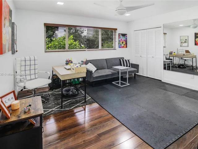 19901 NE 21st Ave, Miami FL 33179