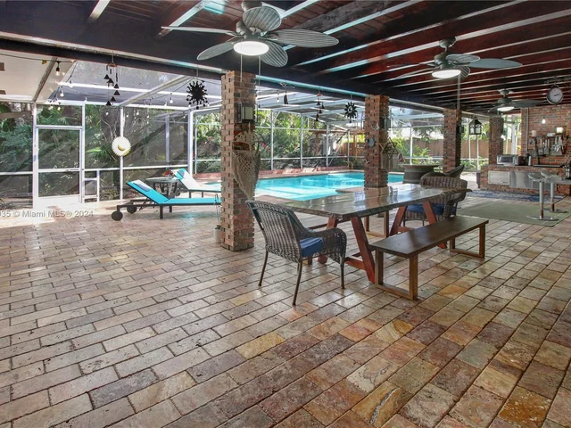 19901 NE 21st Ave, Miami FL 33179