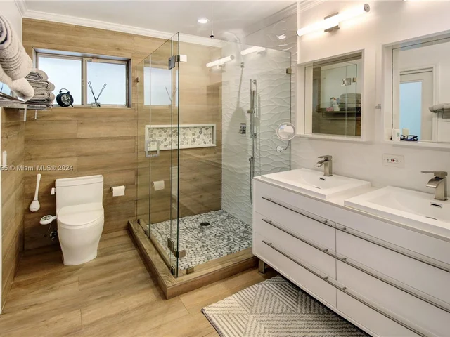 19901 NE 21st Ave, Miami FL 33179