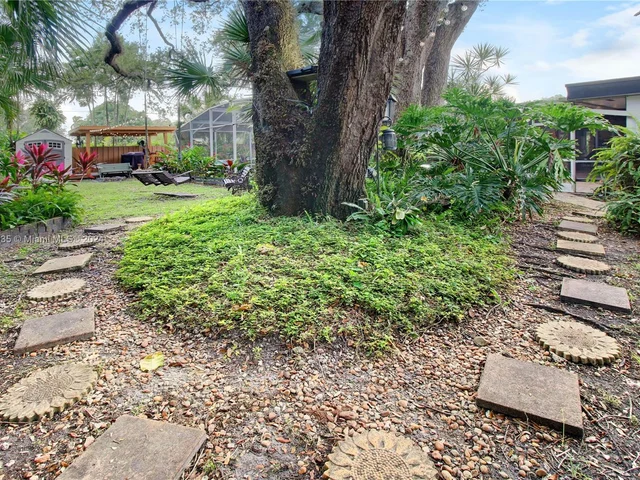 19901 NE 21st Ave, Miami FL 33179