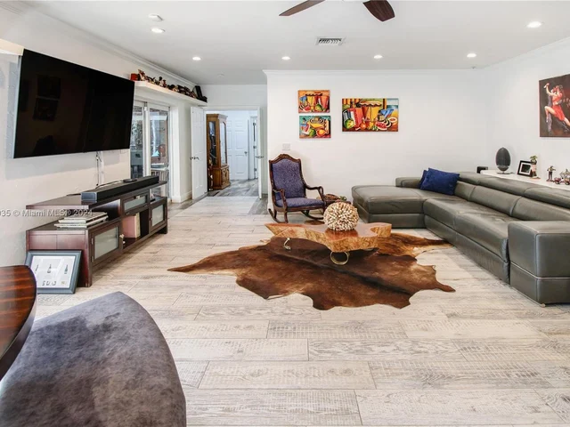 19901 NE 21st Ave, Miami FL 33179