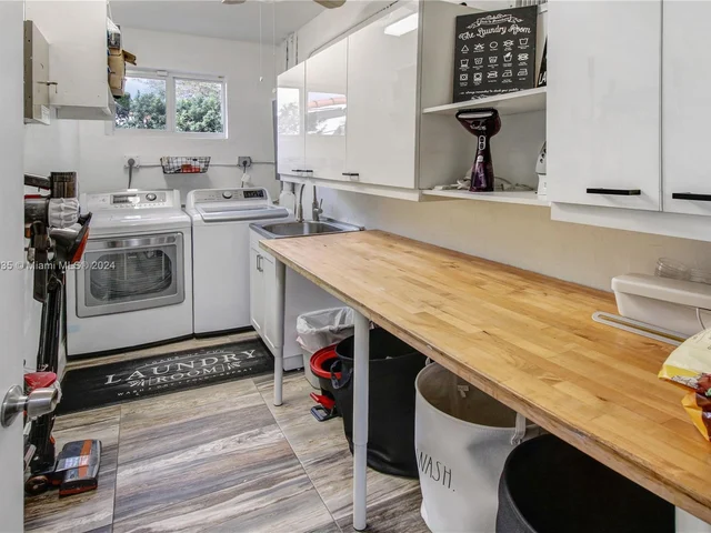 19901 NE 21st Ave, Miami FL 33179