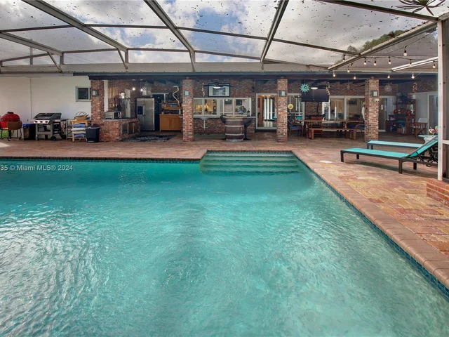 19901 NE 21st Ave, Miami FL 33179