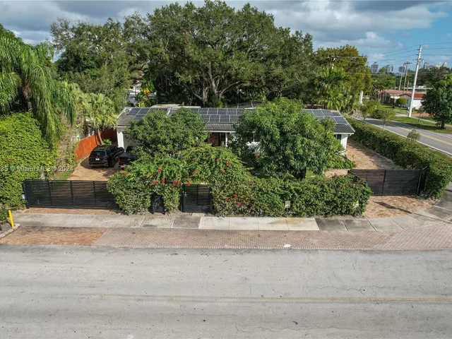 19901 NE 21st Ave, Miami FL 33179