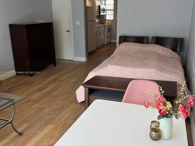 221 Meridian Ave # 305, Miami Beach FL 33139