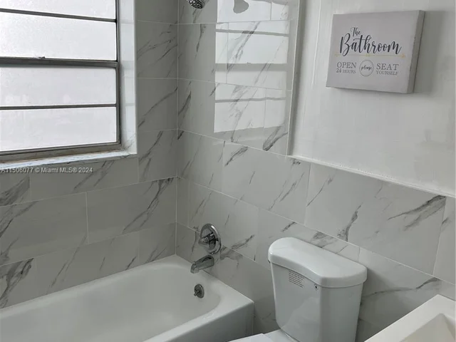 221 Meridian Ave # 305, Miami Beach FL 33139