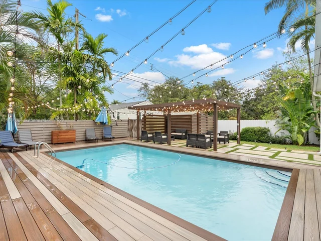 515 Lafayette Dr, Miami Springs FL 33166