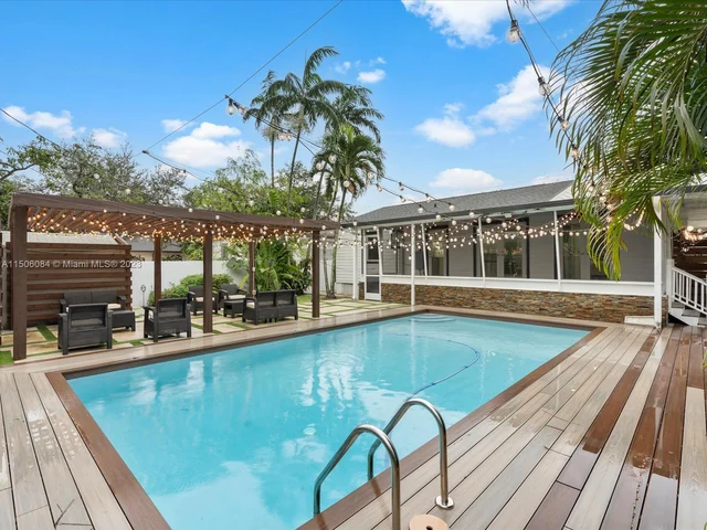 515 Lafayette Dr, Miami Springs FL 33166