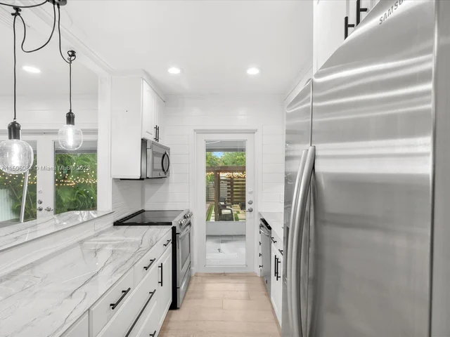 515 Lafayette Dr, Miami Springs FL 33166