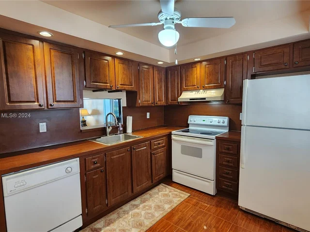 141 SE 3rd Ave # 105, Dania Beach FL 33004