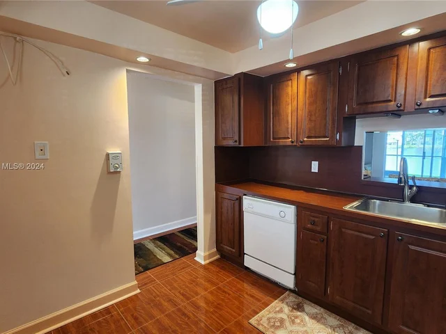 141 SE 3rd Ave # 105, Dania Beach FL 33004