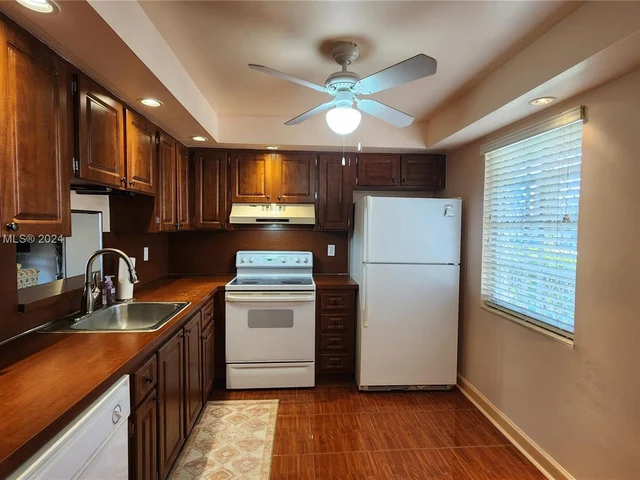 141 SE 3rd Ave # 105, Dania Beach FL 33004