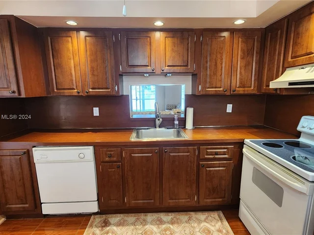 141 SE 3rd Ave # 105, Dania Beach FL 33004