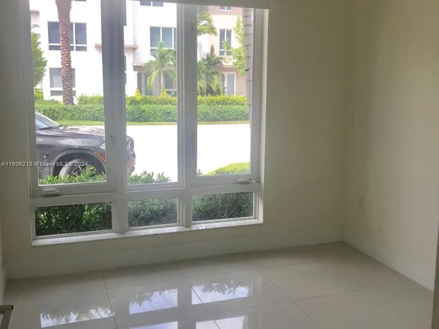 10464 NW 66th St, Doral FL 33178