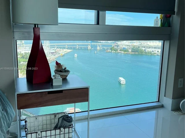 335 S Biscayne Blvd # 2712, Miami FL 33131