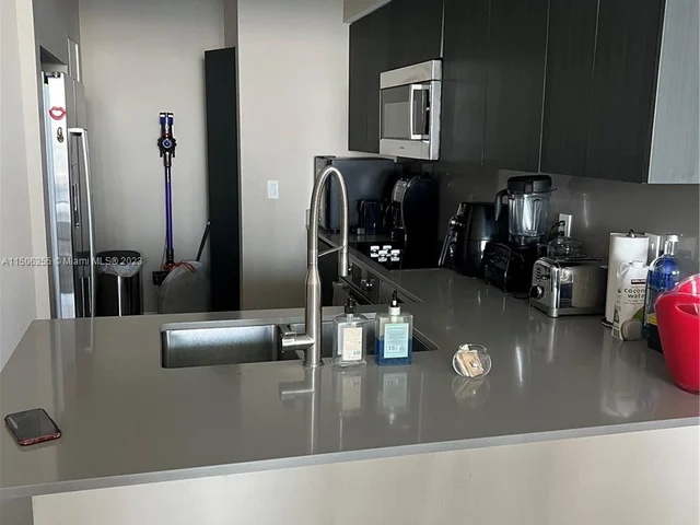 335 S Biscayne Blvd # 2712, Miami FL 33131