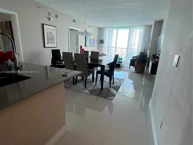 335 S Biscayne Blvd # 2712, Miami FL 33131