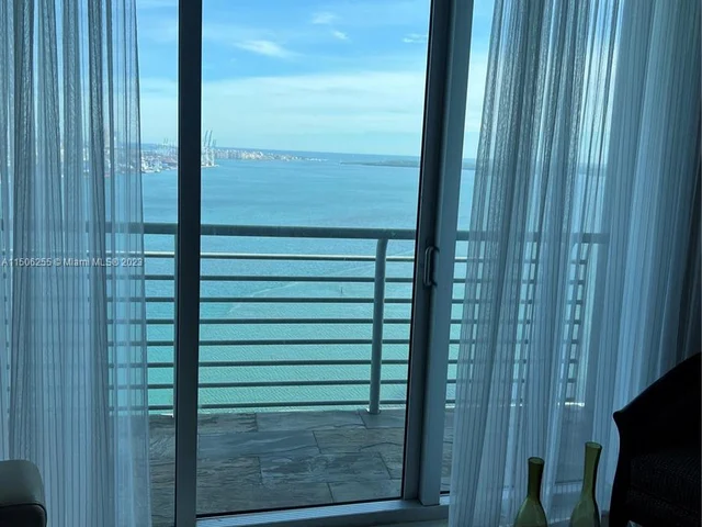 335 S Biscayne Blvd # 2712, Miami FL 33131