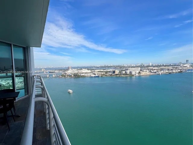 335 S Biscayne Blvd # 2712, Miami FL 33131