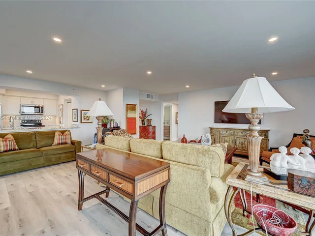 19707 Turnberry Way # 26K, Aventura FL 33180