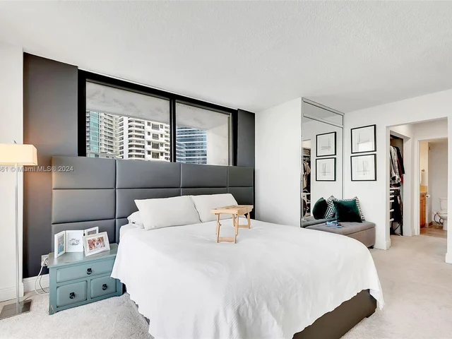 200 SE 15th Rd # 6J, Miami FL 33129