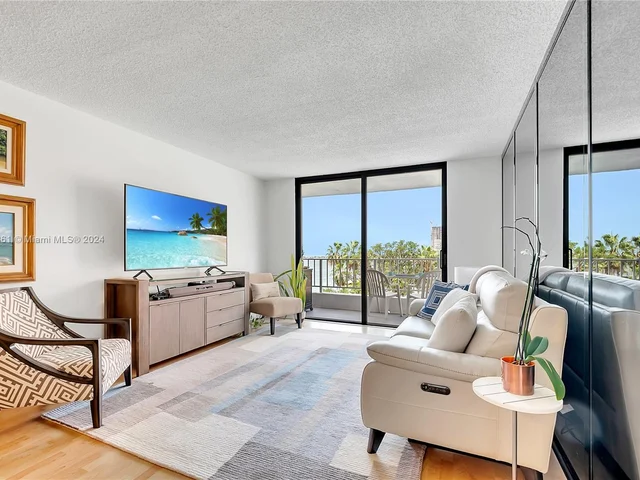 200 SE 15th Rd # 6J, Miami FL 33129