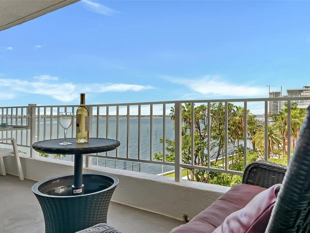 200 SE 15th Rd # 6J, Miami FL 33129