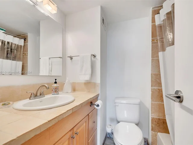 200 SE 15th Rd # 6J, Miami FL 33129