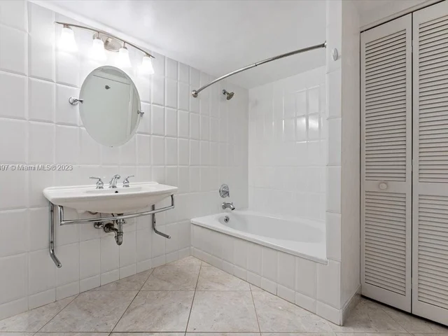 3200 Port Royale Dr N # 2005, Fort Lauderdale FL 33308