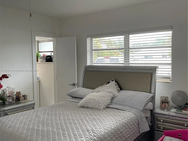 3970 NW 174th St, Miami Gardens FL 33055