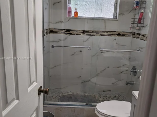 4550 NW 43rd St, Lauderdale Lakes FL 33319