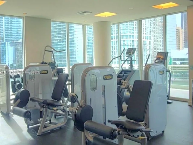 900 Brickell Key BL # 1905, Miami FL 33131