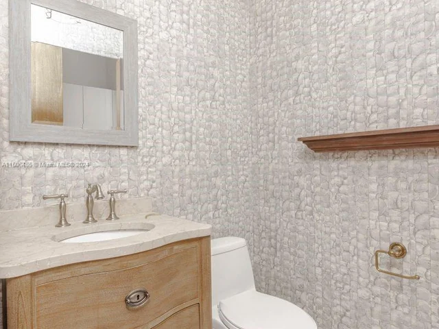 900 Brickell Key BL # 1905, Miami FL 33131