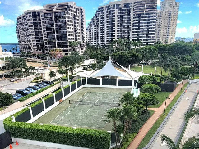900 Brickell Key BL # 1905, Miami FL 33131
