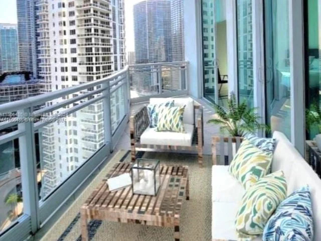 900 Brickell Key BL # 1905, Miami FL 33131