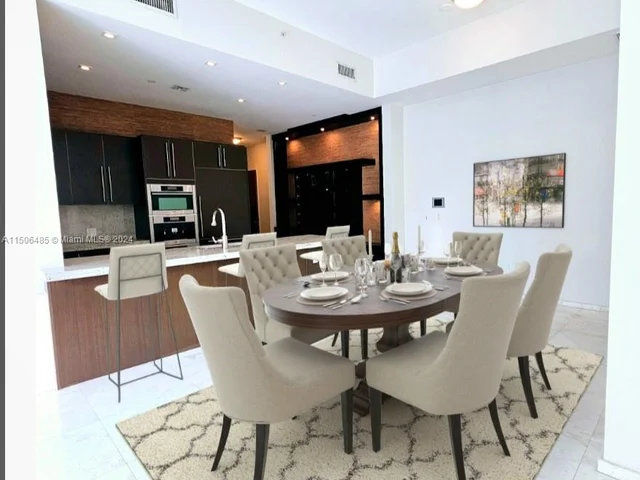 900 Brickell Key BL # 1905, Miami FL 33131