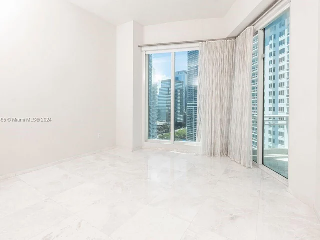 900 Brickell Key BL # 1905, Miami FL 33131