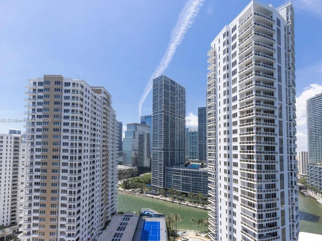 900 Brickell Key BL # 1905, Miami FL 33131