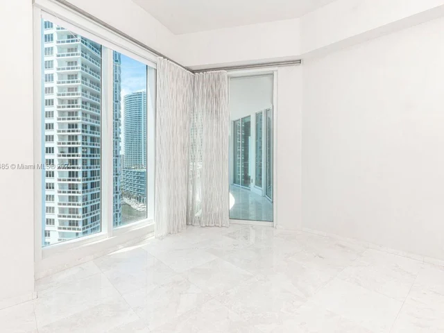 900 Brickell Key BL # 1905, Miami FL 33131