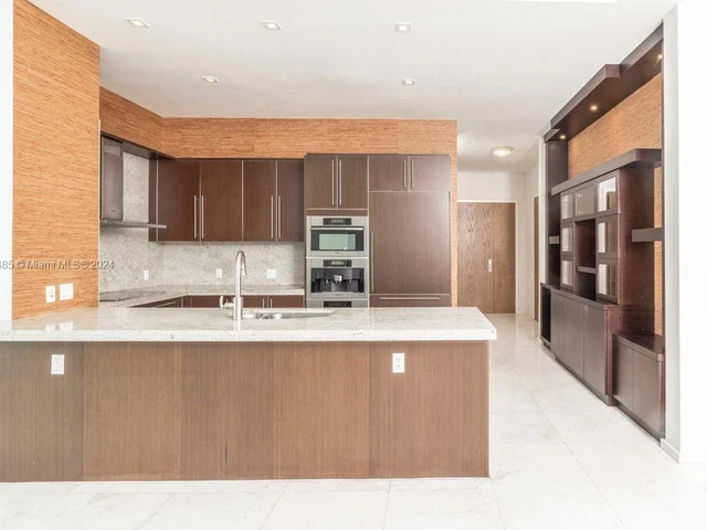 900 Brickell Key BL # 1905, Miami FL 33131